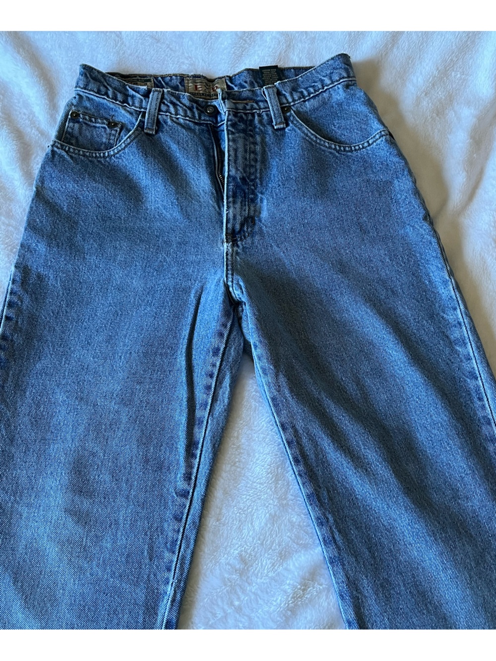 Express Women’s Relaxed Fit Blue High Waisted Jeans Size 7/8 (TEAR SHOWN IN PIC)
